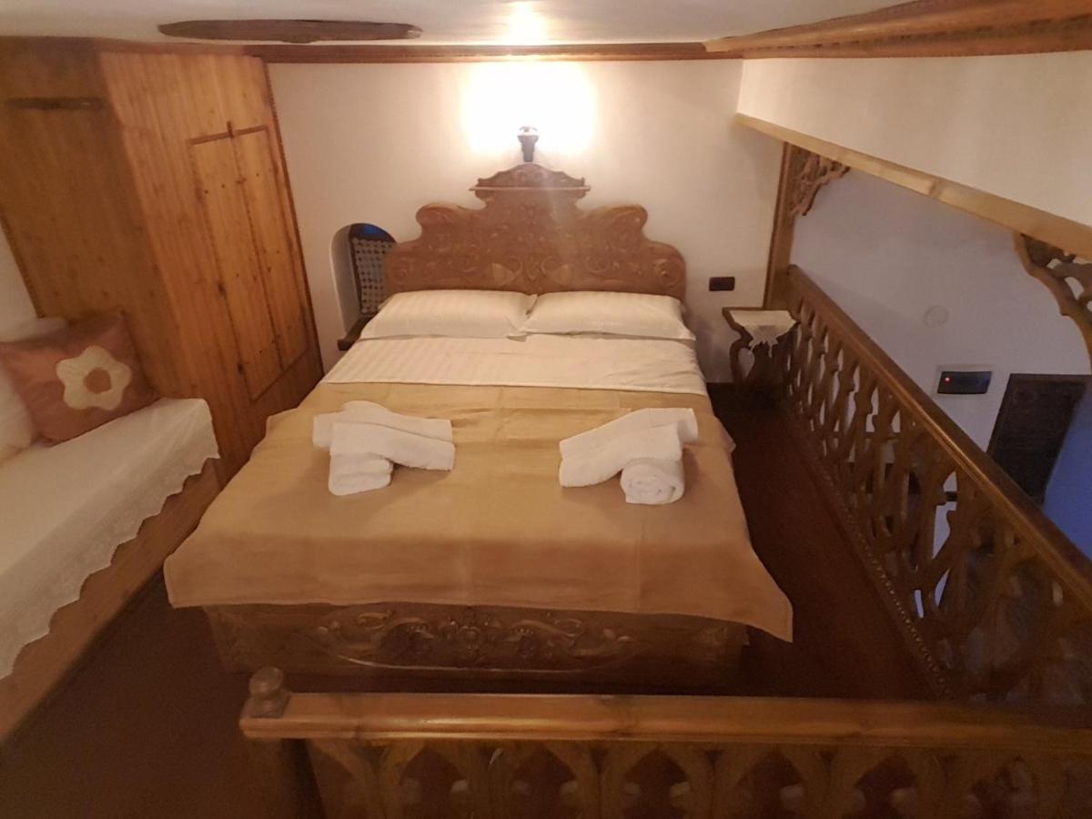 Riva Guest House Gjirokastër Exteriör bild