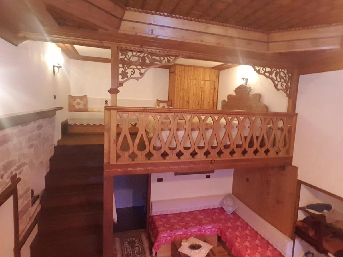 Riva Guest House Gjirokastër Exteriör bild