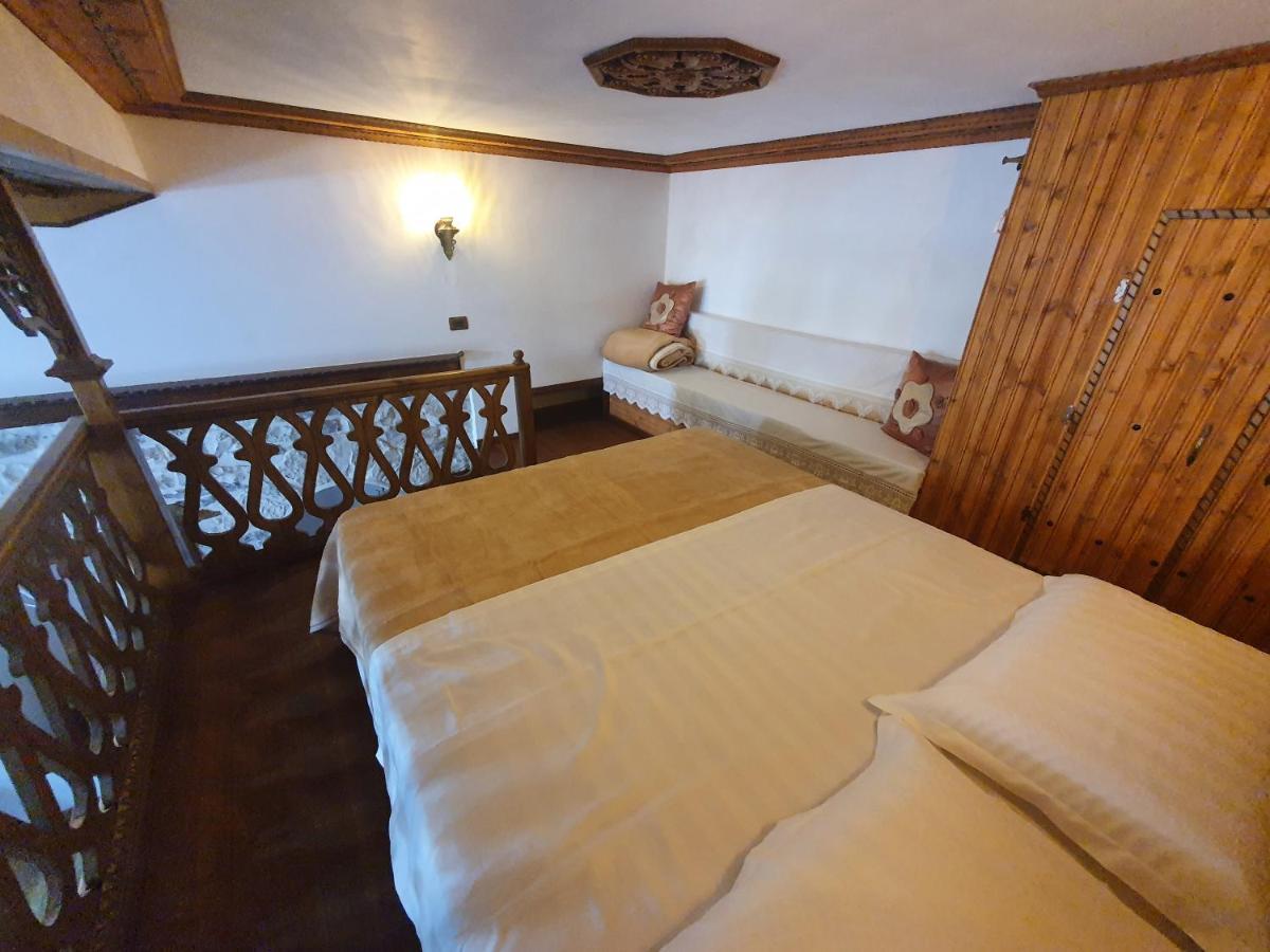 Riva Guest House Gjirokastër Exteriör bild
