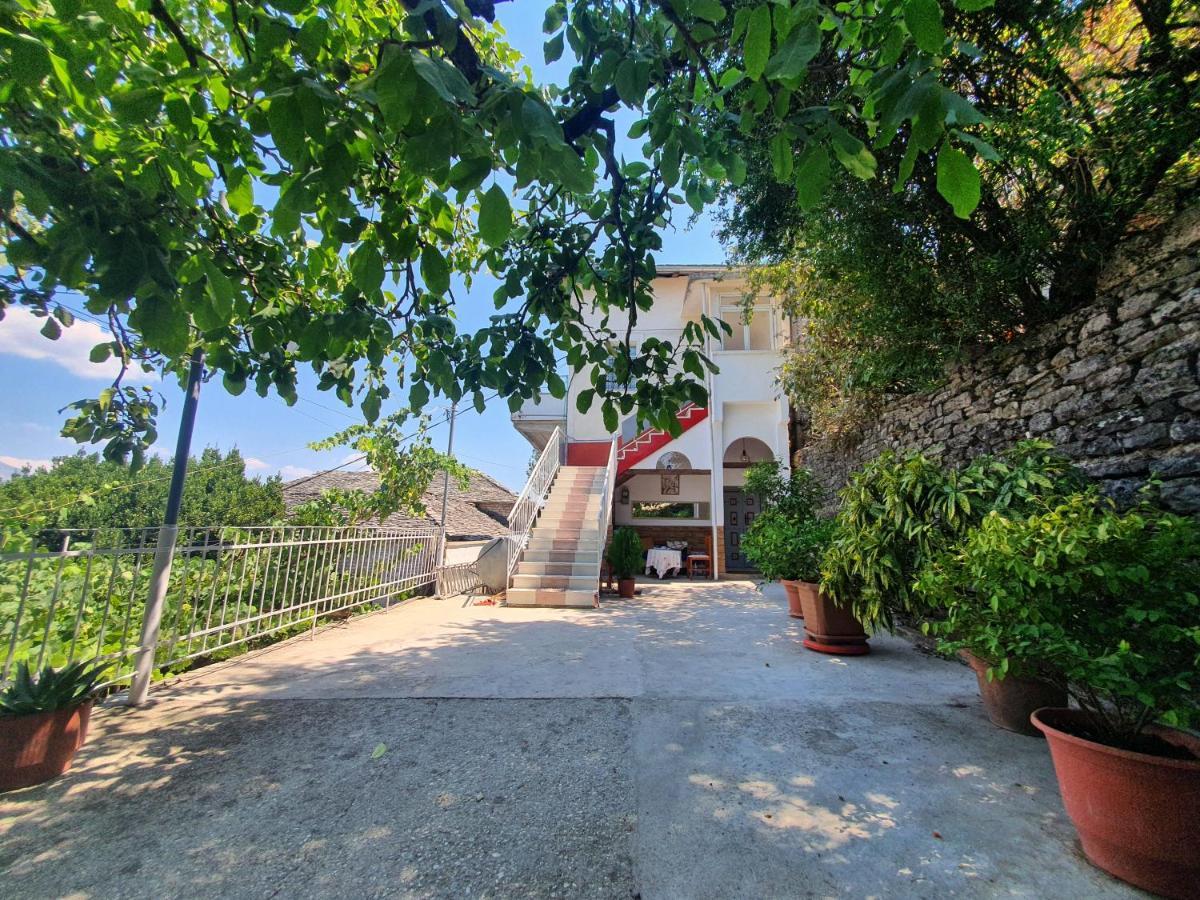 Riva Guest House Gjirokastër Exteriör bild