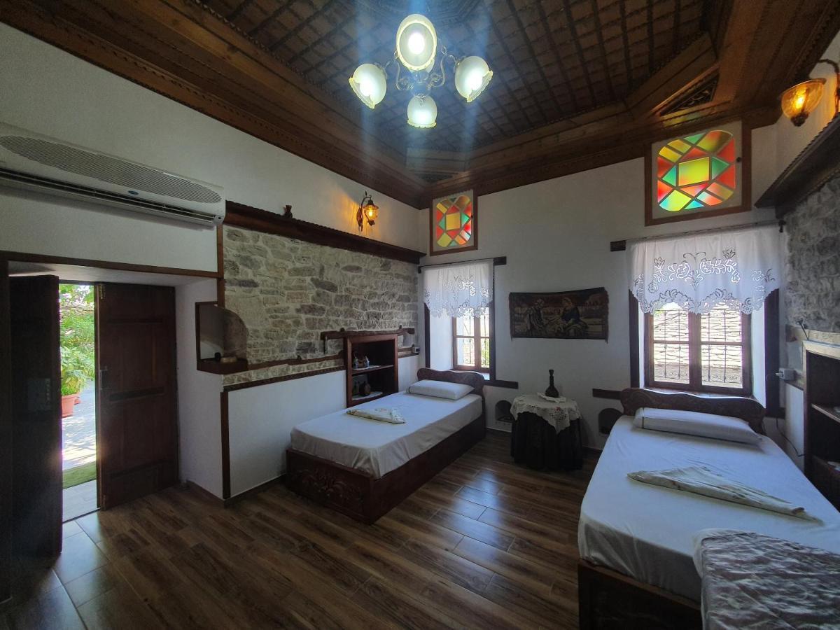 Riva Guest House Gjirokastër Exteriör bild